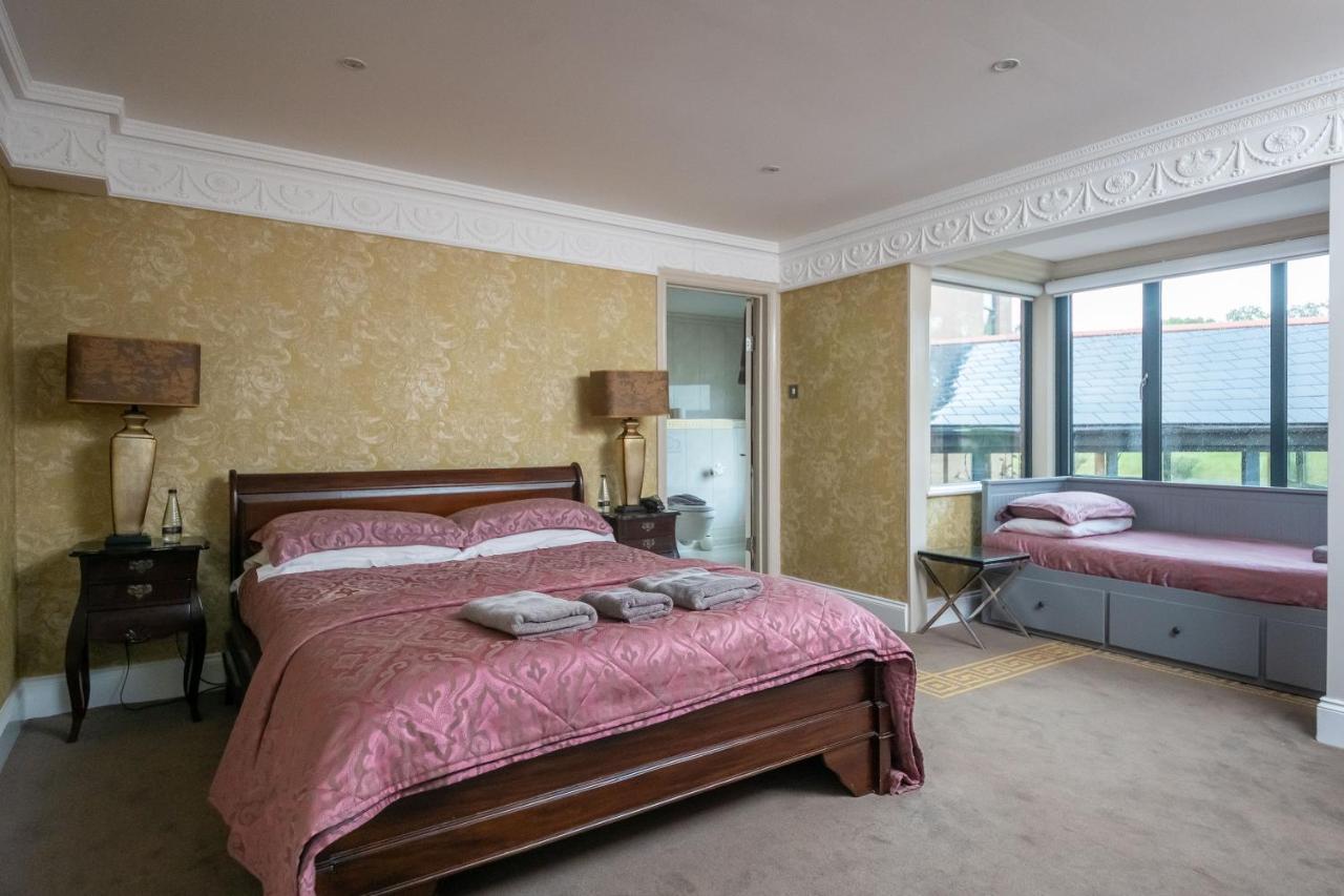 Guildford Manor Hotel & Spa Екстериор снимка