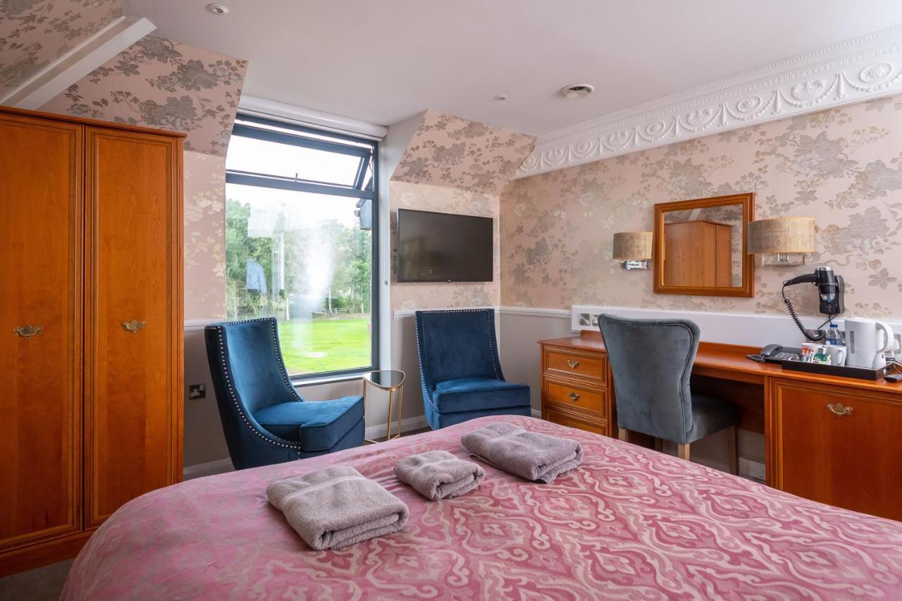 Guildford Manor Hotel & Spa Екстериор снимка