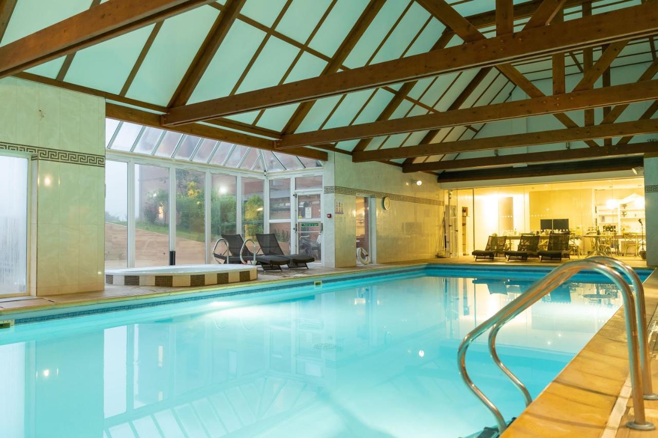 Guildford Manor Hotel & Spa Екстериор снимка