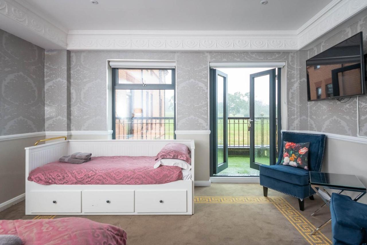 Guildford Manor Hotel & Spa Екстериор снимка