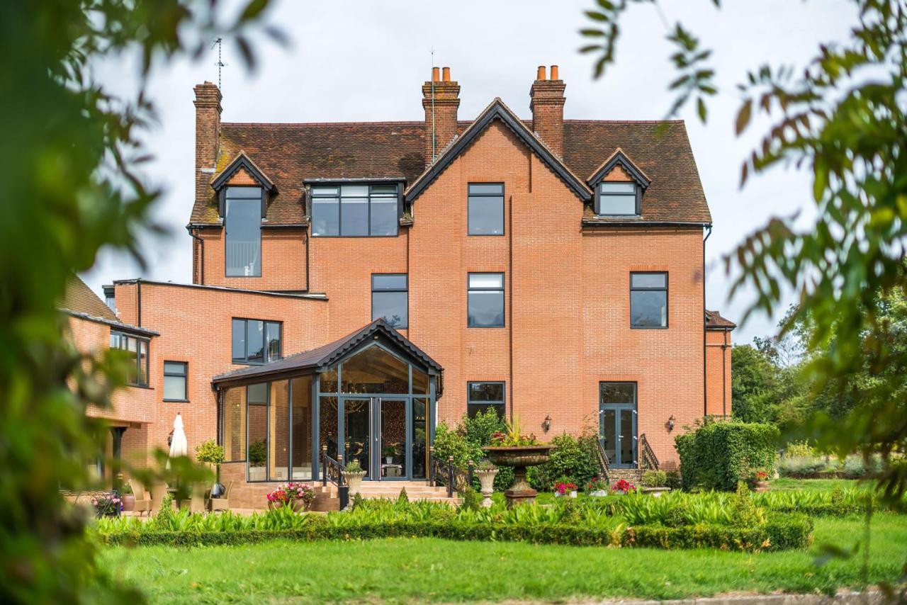 Guildford Manor Hotel & Spa Екстериор снимка